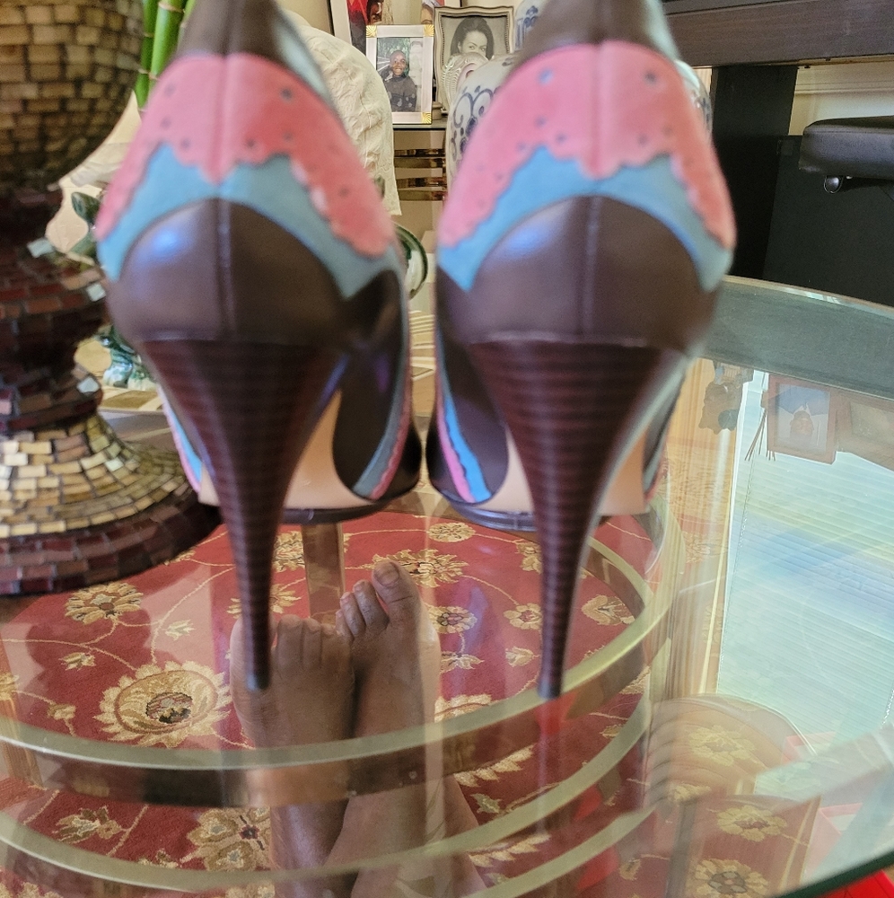 C Label. 4" peep toe pumps